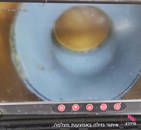 מסך תצוגה עם תמונה של צינור פנימי